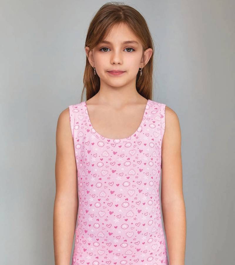 Süßes Mädchen-Unterhemd in Rosa mit Herzchenmuster – weich, bequem & ideal für Alltag oder Schlaf